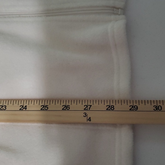 Quacker Factory Women Zip Fleece Vest Winter White Poinsettia Holiday Christmas - Picture 13 of 13